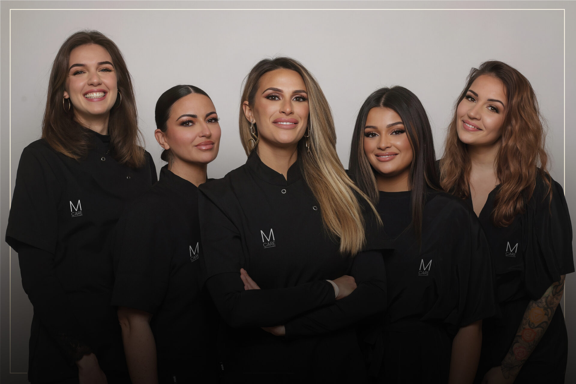 Photo de Mila Pecheu, fondatrice METCARE® et de 4 formatrices fondatrices